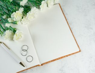 Agenda et stylo blanc 2022 année record pour les mariages